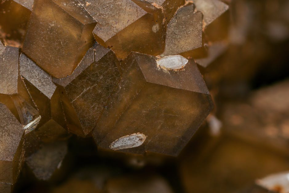 Mineralogy Brick wallpaper pattern — base photo: Close-up of brown crystalline formations showcasing intricate geometric patterns.