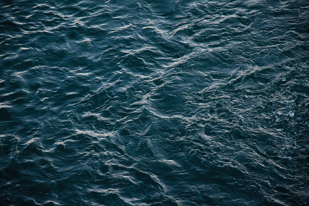 Oceanography Horizontal Strip wallpaper pattern — base photo: Configuration