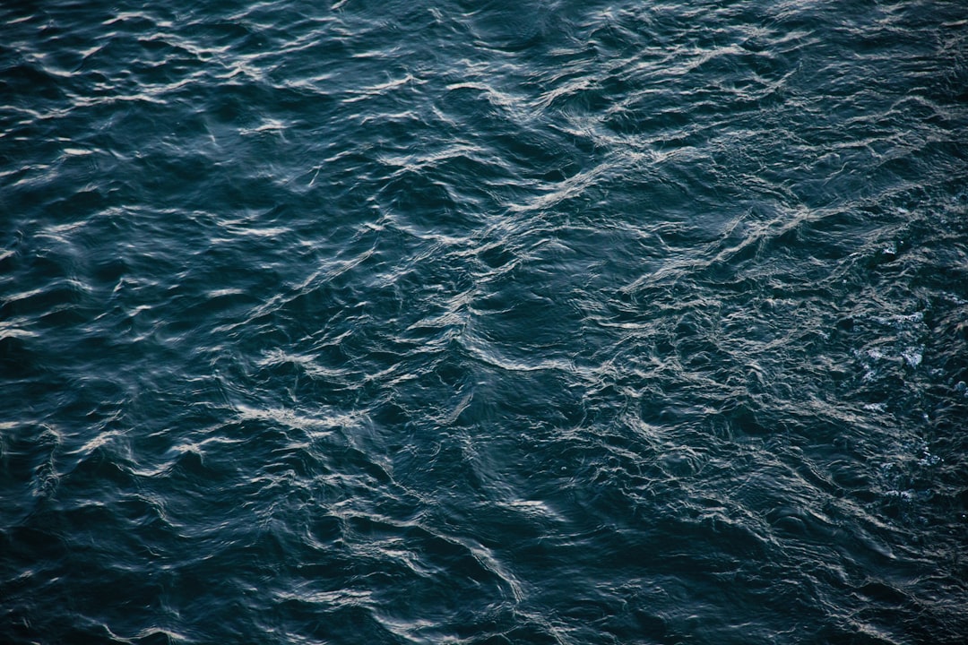 Oceanography Horizontal Strip wallpaper pattern — base photo: Configuration