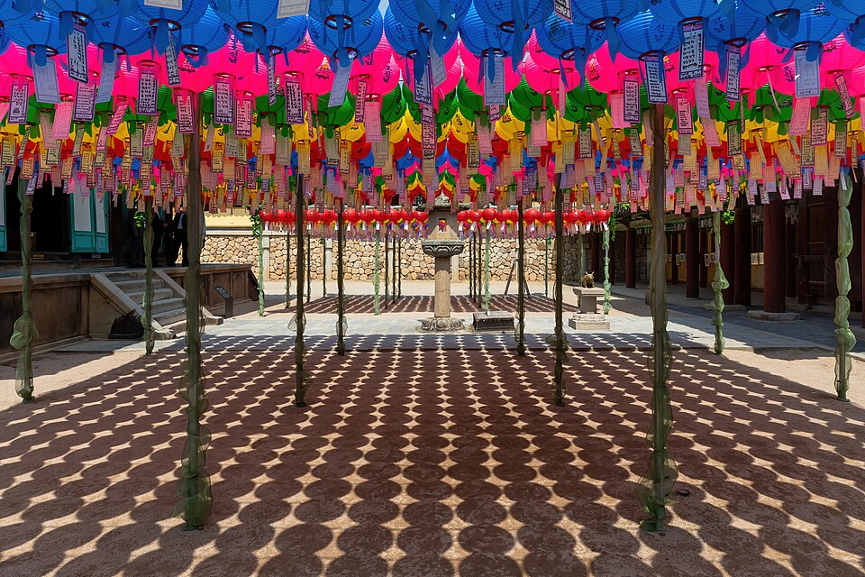 Seamless diamond wallpaper pattern — Origami by wallpaper⁶ — base photo: File:Courtyard of colorful paper lanterns and shadow patterns at Bulguksa temple Gyeongju South Kore