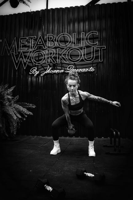 Seamless hex wallpaper pattern — Biochemistry by wallpaper⁶ — base photo: Woman working out in a fitness studio in Mexico City captured in grayscale.