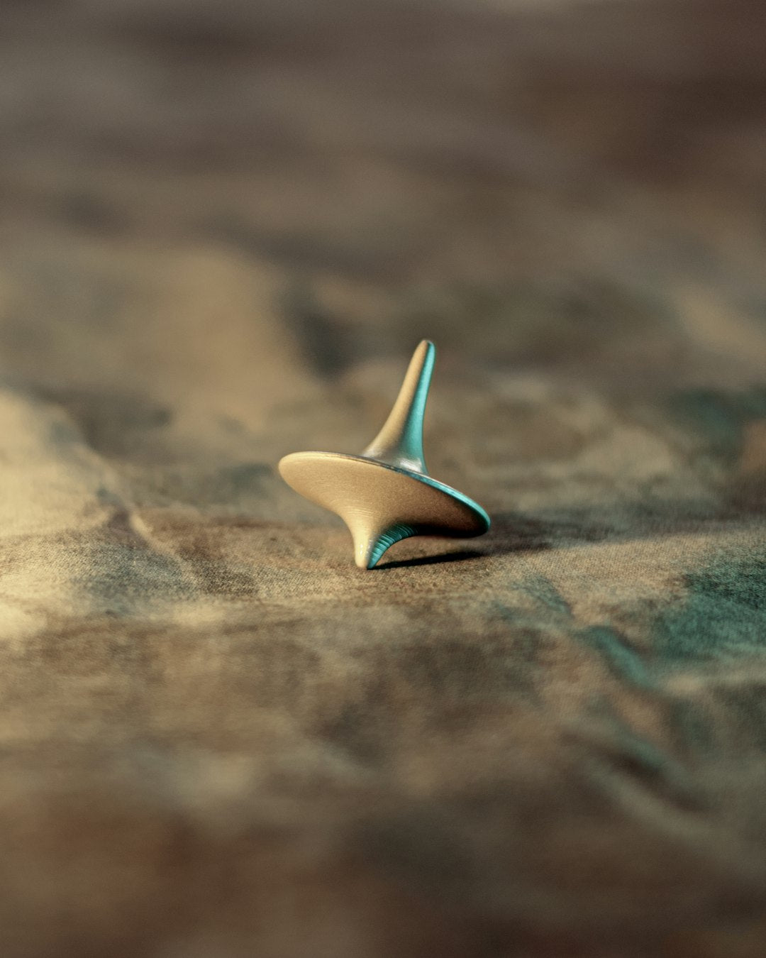 Physics Hexagon wallpaper pattern — base photo: inception
Inception and Philosophy: Did the Spinning Top Fall?
the spinning top in Inception
