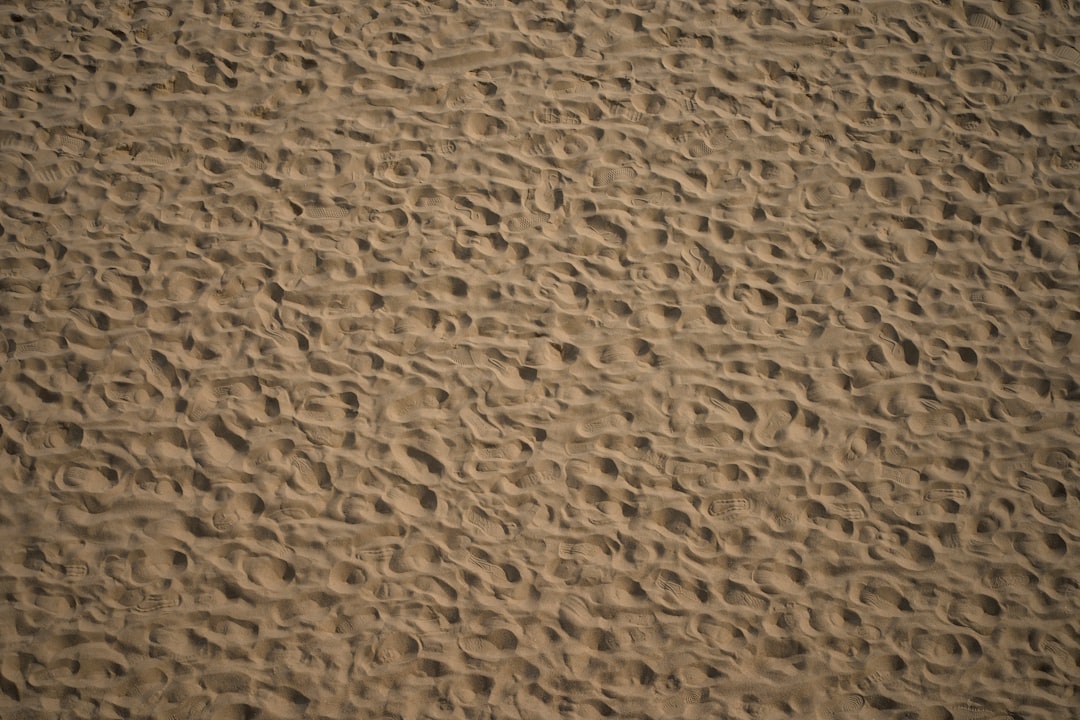 Algorithms Chevron wallpaper pattern — base photo: "Footprints on the beach" MTR Line 8 has finally opened its station to Da Mei Sha Beach. It was a we