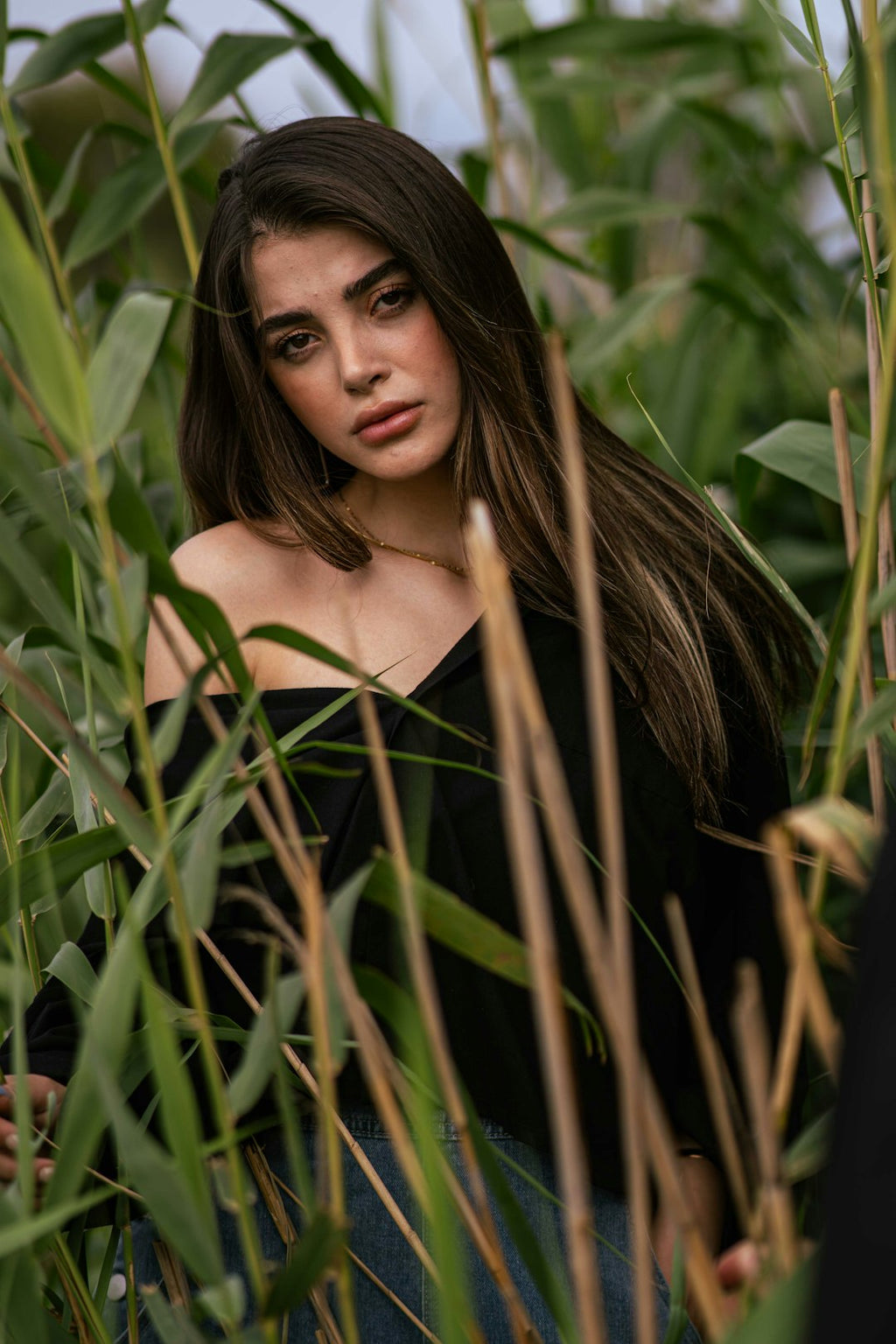 Portraits Hexagon wallpaper pattern — base photo: Young woman with long hair in tall grass