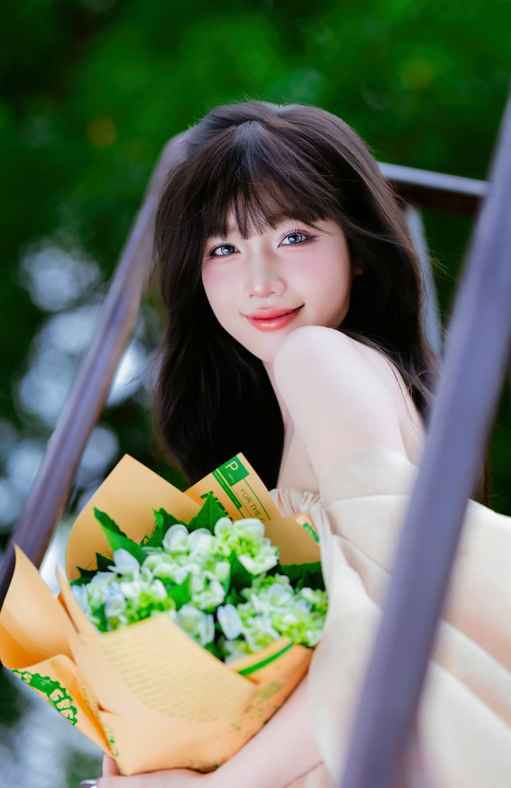 Portraits Mirror wallpaper pattern — base photo: Elegant portrait of a young woman holding a bouquet of hydrangeas in a green garden. Natural light p