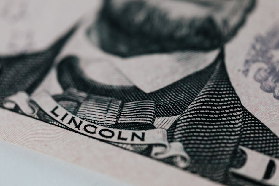 Portraits Mirror wallpaper pattern — base photo: Crop of five dollar banknote with president Lincoln wearing costume on table