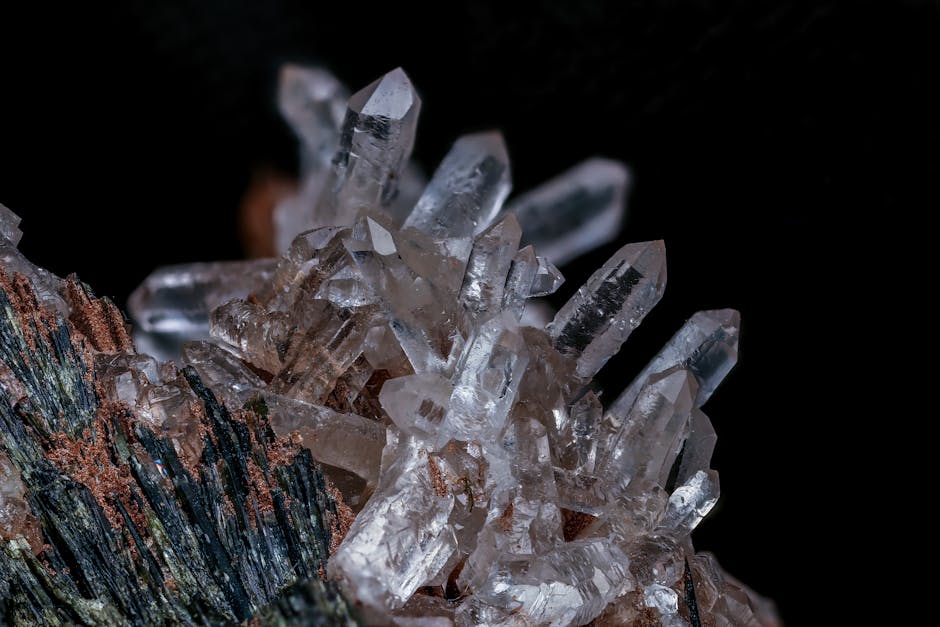 Molecular Physics Diamond wallpaper pattern — base photo: Detailed macro shot of a clear quartz crystal cluster showcasing natural mineral beauty.