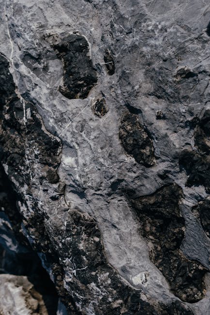 Mineralogy Diamond wallpaper pattern — base photo: Detailed close-up of a rock surface showcasing intricate textures and patterns.