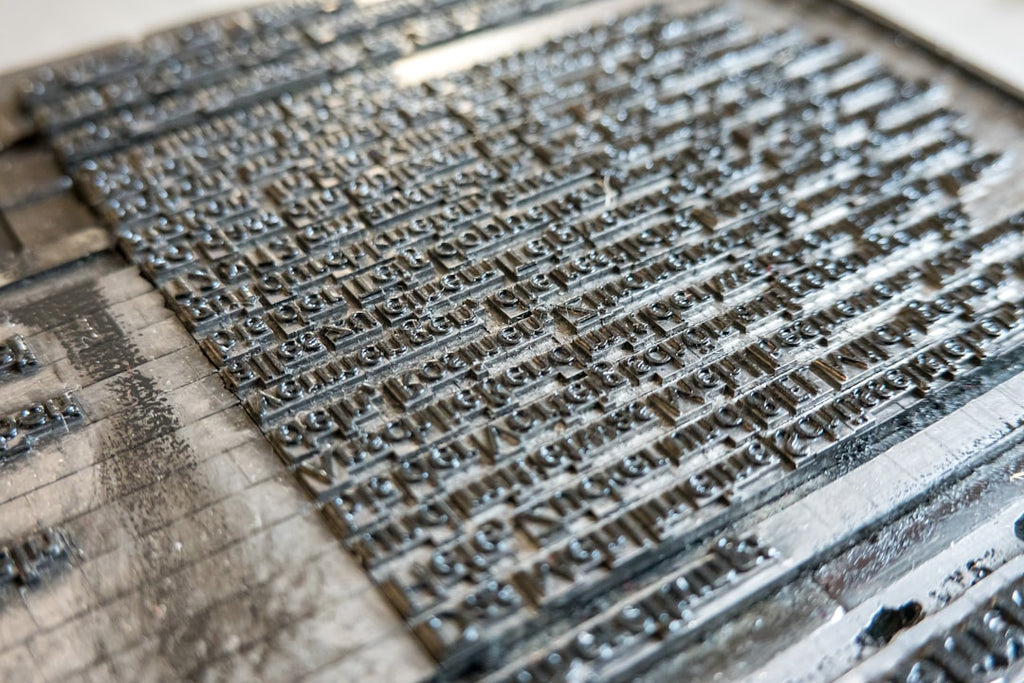 Seamless hex wallpaper pattern — Calligraphy by wallpaper⁶ — base photo: german text in lead typesetting at a print shop