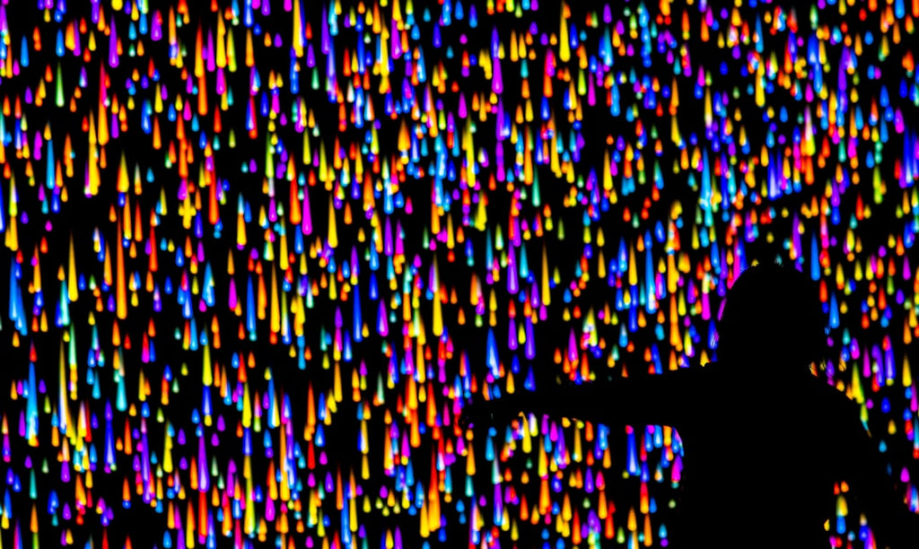 Data Mirror wallpaper pattern — base photo: Lluvia debajo de largas exposiciones...