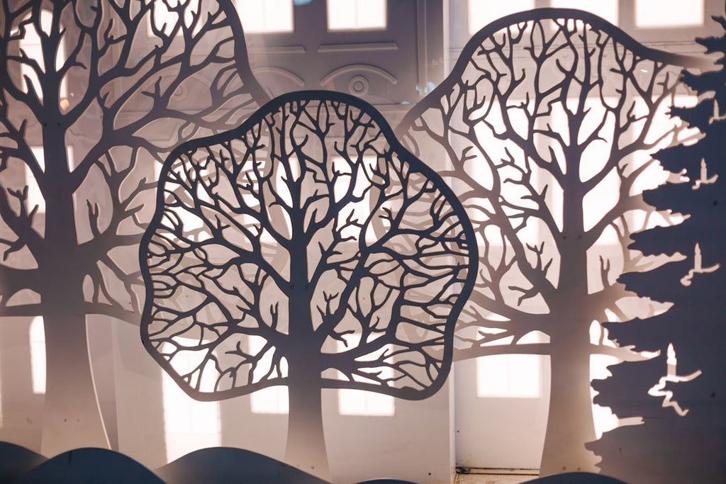 Seamless mirror wallpaper pattern — Origami by wallpaper⁶ — base photo: white and black floral table cloth