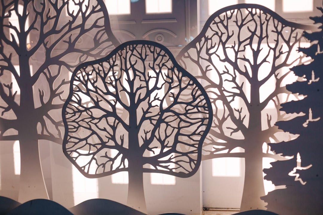 Seamless mirror wallpaper pattern — Origami by wallpaper⁶ — base photo: white and black floral table cloth