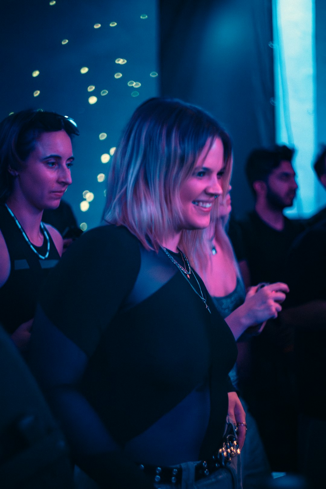 Emotions Diamond wallpaper pattern — base photo: Smiling woman with blonde hair at a concert